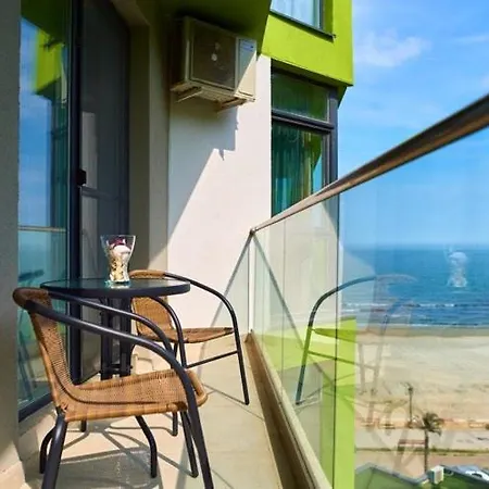 Alezzi Blue Sky Apartment *